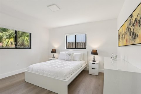 House in Lighthouse Point, Florida 4 bedrooms, 179.49 sq.m. № 1954511 - photo 25