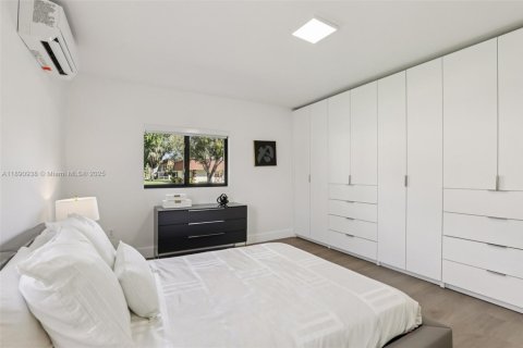 House in Lighthouse Point, Florida 4 bedrooms, 179.49 sq.m. № 1954511 - photo 17