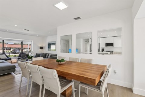 House in Lighthouse Point, Florida 4 bedrooms, 179.49 sq.m. № 1954511 - photo 9