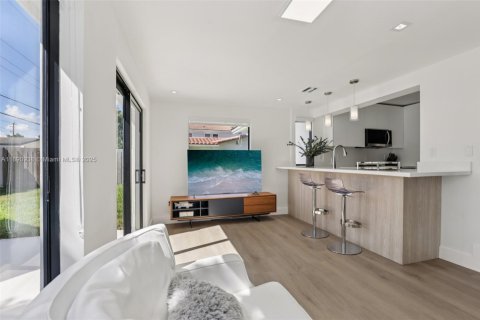 House in Lighthouse Point, Florida 4 bedrooms, 179.49 sq.m. № 1954511 - photo 14