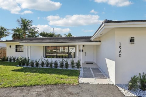 House in Lighthouse Point, Florida 4 bedrooms, 179.49 sq.m. № 1954511 - photo 3