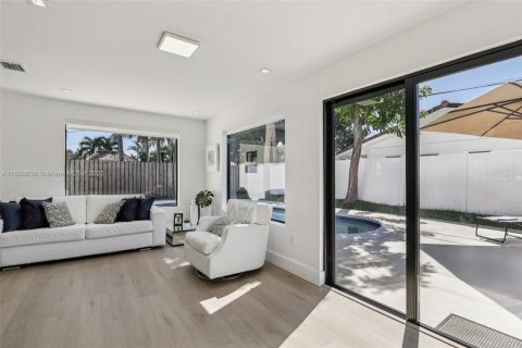 House in Lighthouse Point, Florida 4 bedrooms, 179.49 sq.m. № 1954511 - photo 15