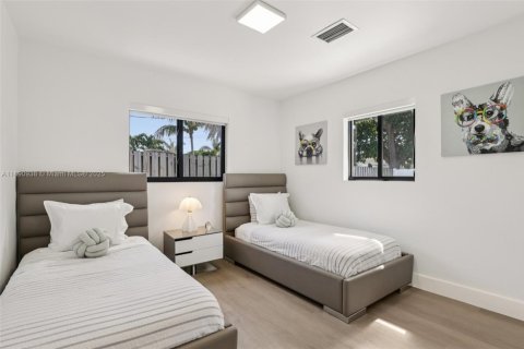 House in Lighthouse Point, Florida 4 bedrooms, 179.49 sq.m. № 1954511 - photo 27