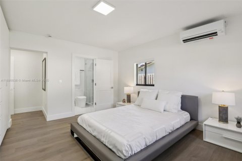 House in Lighthouse Point, Florida 4 bedrooms, 179.49 sq.m. № 1954511 - photo 16