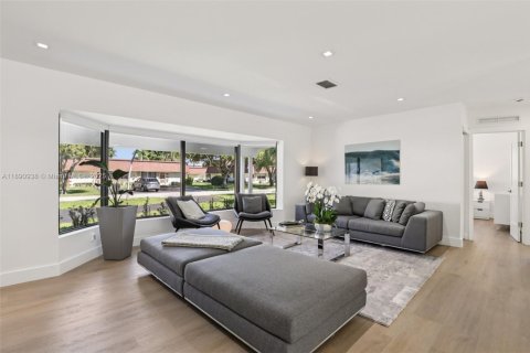 House in Lighthouse Point, Florida 4 bedrooms, 179.49 sq.m. № 1954511 - photo 5