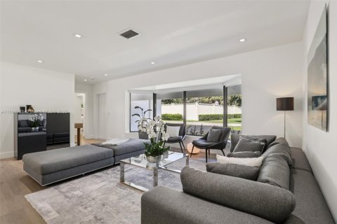 House in Lighthouse Point, Florida 4 bedrooms, 179.49 sq.m. № 1954511 - photo 4