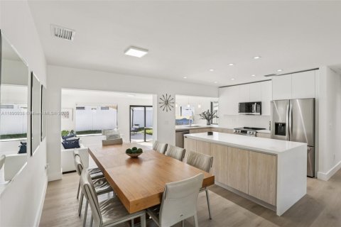 House in Lighthouse Point, Florida 4 bedrooms, 179.49 sq.m. № 1954511 - photo 10