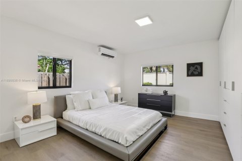 House in Lighthouse Point, Florida 4 bedrooms, 179.49 sq.m. № 1954511 - photo 18