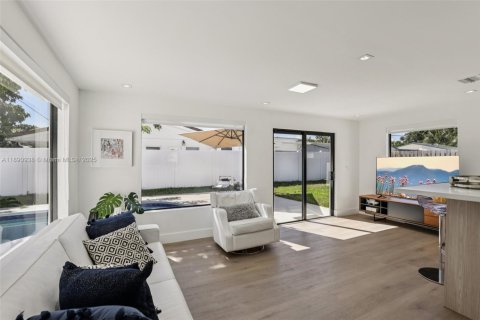 House in Lighthouse Point, Florida 4 bedrooms, 179.49 sq.m. № 1954511 - photo 13