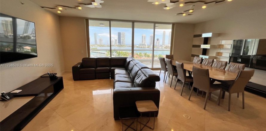 Condominio en Aventura, Florida, 4 dormitorios № 1936823