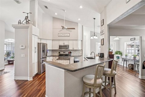 House in Wildwood, Florida 4 bedrooms, 246.1 sq.m. № 2236564 - photo 25