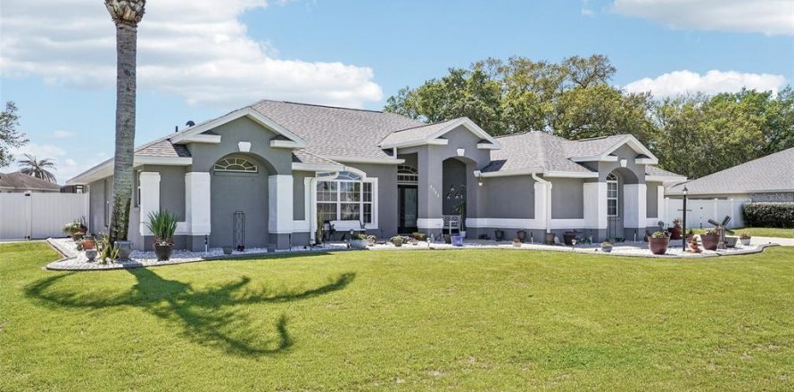 House in Wildwood, Florida 4 bedrooms, 246.1 sq.m. № 2236564