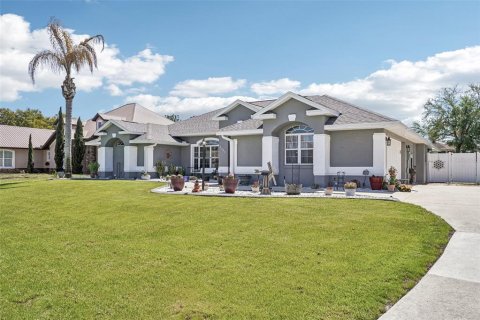 House in Wildwood, Florida 4 bedrooms, 246.1 sq.m. № 2236564 - photo 11