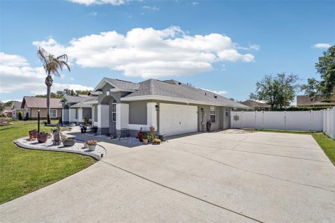 House in Wildwood, Florida 4 bedrooms, 246.1 sq.m. № 2236564 - photo 17