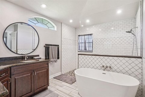 House in Wildwood, Florida 4 bedrooms, 246.1 sq.m. № 2236564 - photo 5