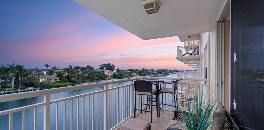 Condo à Hillsboro Beach, Floride, 2 chambres № 2262671