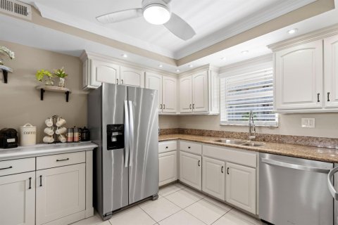 Copropriété à vendre à Hillsboro Beach, Floride: 2 chambres, 92.9 m2 № 2262671 - photo 8