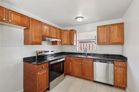 Casa en venta en Lake Worth, Florida, 2 dormitorios, 85.47 m2 № 1942565 - foto 14