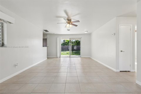 Casa en venta en Lake Worth, Florida, 2 dormitorios, 85.47 m2 № 1942565 - foto 17