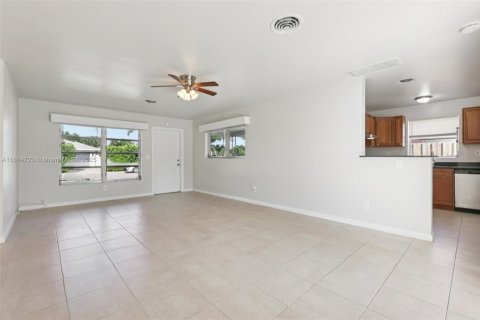 Casa en venta en Lake Worth, Florida, 2 dormitorios, 85.47 m2 № 1942565 - foto 11