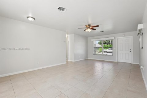 Casa en venta en Lake Worth, Florida, 2 dormitorios, 85.47 m2 № 1942565 - foto 9
