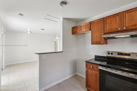 Casa en venta en Lake Worth, Florida, 2 dormitorios, 85.47 m2 № 1942565 - foto 12