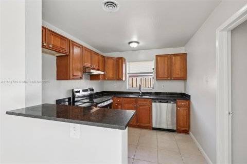 Casa en venta en Lake Worth, Florida, 2 dormitorios, 85.47 m2 № 1942565 - foto 15