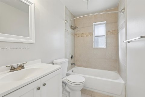 Casa en venta en Lake Worth, Florida, 2 dormitorios, 85.47 m2 № 1942565 - foto 25