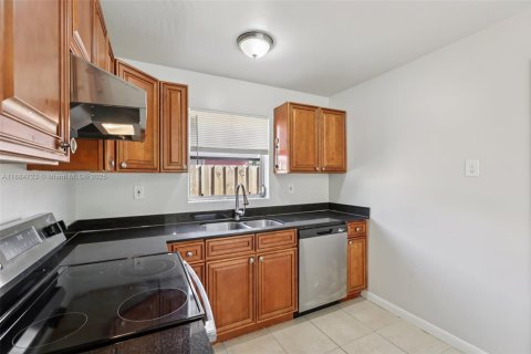 Casa en venta en Lake Worth, Florida, 2 dormitorios, 85.47 m2 № 1942565 - foto 13