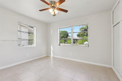 Casa en venta en Lake Worth, Florida, 2 dormitorios, 85.47 m2 № 1942565 - foto 23