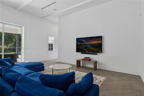 Купить виллу или дом в Майами, Флорида 6 спален, 507.06м2, № 1709398 - фото 11