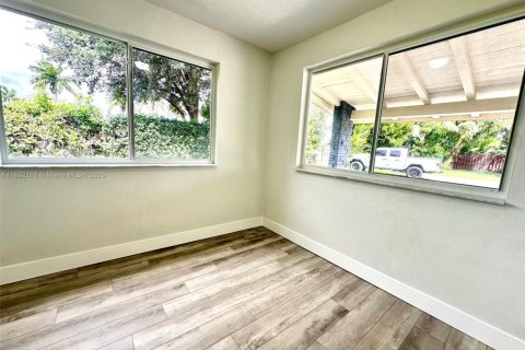House in Hollywood, Florida 3 bedrooms, 111.85 sq.m. № 1944205 - photo 23