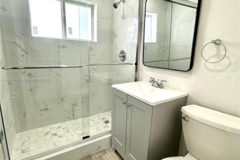 House in Hollywood, Florida 3 bedrooms, 111.85 sq.m. № 1944205 - photo 20