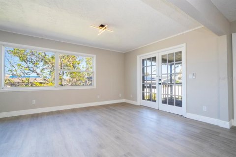 House in Saint Petersburg, Florida 3 bedrooms, 168.34 sq.m. № 1826844 - photo 21