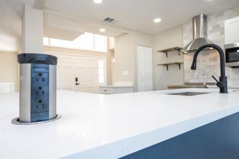 House in Saint Petersburg, Florida 3 bedrooms, 168.34 sq.m. № 1826844 - photo 16