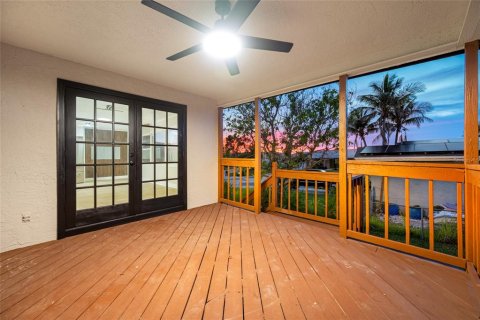 House in Saint Petersburg, Florida 3 bedrooms, 168.34 sq.m. № 1826844 - photo 26