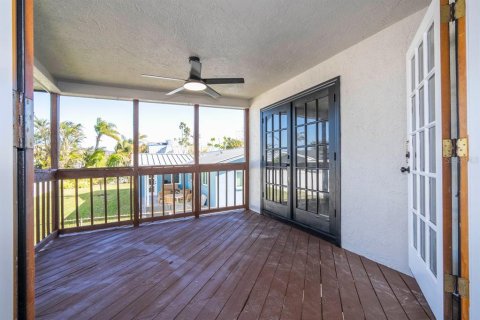 House in Saint Petersburg, Florida 3 bedrooms, 168.34 sq.m. № 1826844 - photo 25