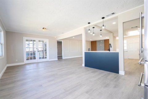 House in Saint Petersburg, Florida 3 bedrooms, 168.34 sq.m. № 1826844 - photo 18