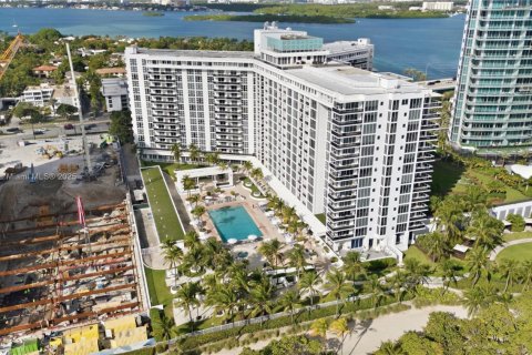 Condo in Bal Harbour, Florida  № 1973965 - photo 2