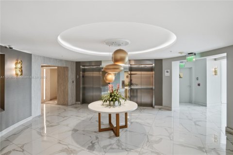 Condo in Bal Harbour, Florida  № 1973965 - photo 15