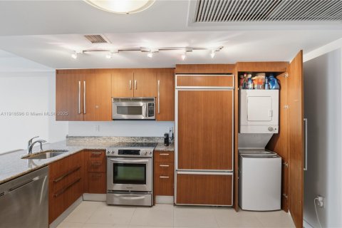 Condo in Bal Harbour, Florida  № 1973965 - photo 8