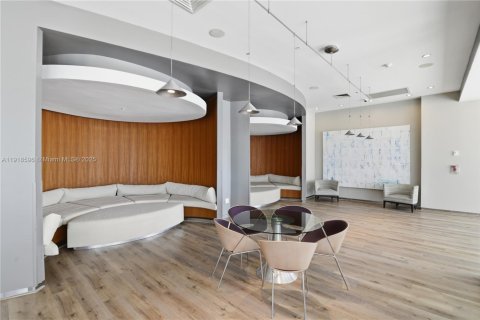 Condo in Bal Harbour, Florida  № 1973965 - photo 17