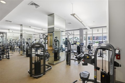 Condo in Bal Harbour, Florida  № 1973965 - photo 14