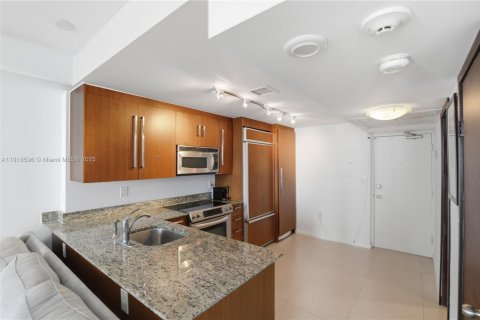 Condo in Bal Harbour, Florida  № 1973965 - photo 5