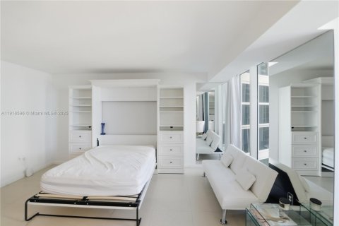 Condo in Bal Harbour, Florida  № 1973965 - photo 11