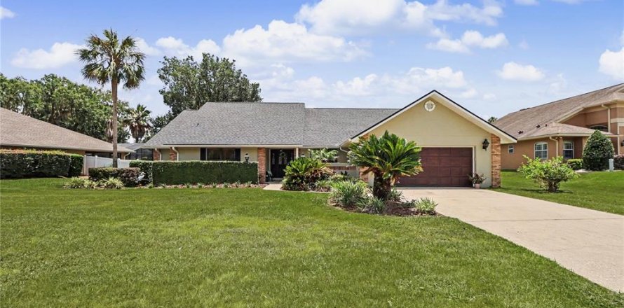 House in Ocala, Florida 3 bedrooms, 254.46 sq.m. № 2092192