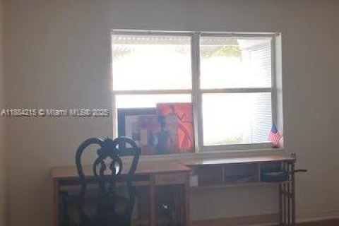 House in Hollywood, Florida 4 bedrooms, 194.91 sq.m. № 1978539 - photo 14