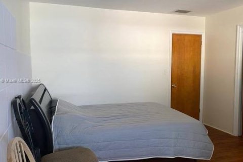 House in Hollywood, Florida 4 bedrooms, 194.91 sq.m. № 1978539 - photo 18