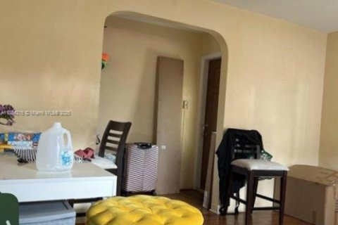 House in Hollywood, Florida 4 bedrooms, 194.91 sq.m. № 1978539 - photo 20