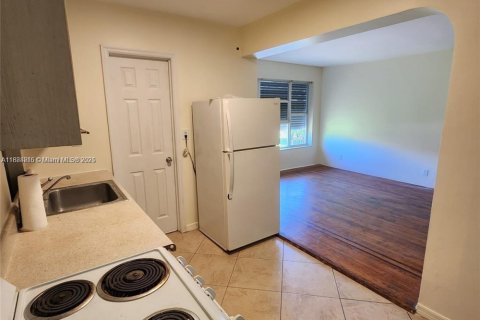 House in Hollywood, Florida 4 bedrooms, 194.91 sq.m. № 1978539